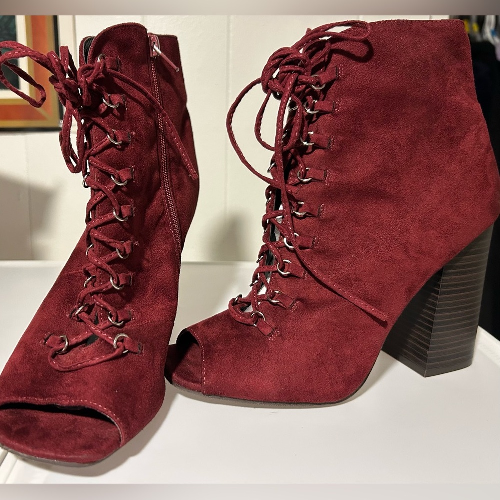 Wild Diva Elegant Burgundy Lace-Up Ankle Boots